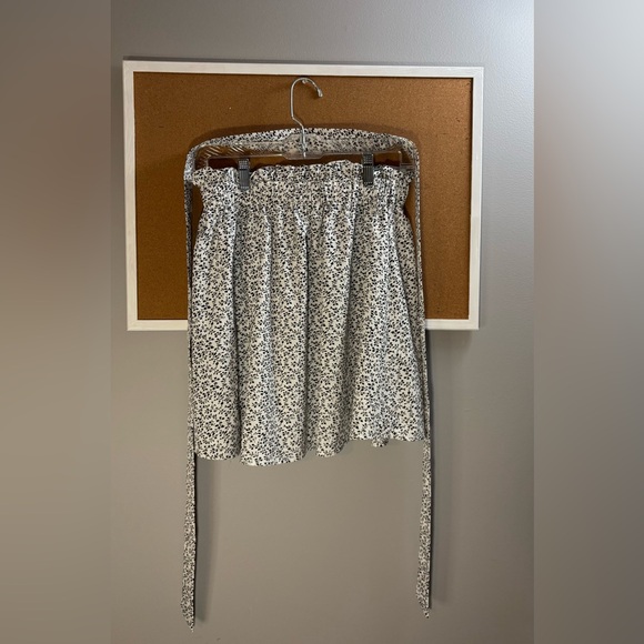 🔆BUNDLE: Black + White Skirts (2) - Picture 5 of 7